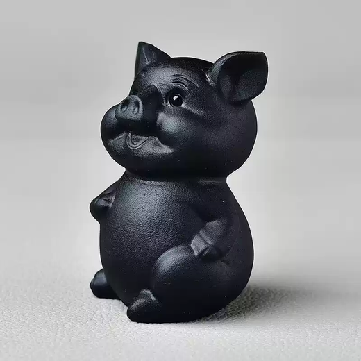 The central shopkeeper's natural obsidian twelve zodiac signs are rat, ox, tiger, rabbit, dragon, snake, horse, sheep, rooster, monkey, dog and pig. The zodiac sign is the lucky pig ornament. Obsidian lucky pig size and height are 6 cm.