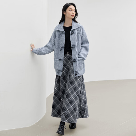 Dialogue (DUIBAI) Retro Horn Button Lapel Sweater Cardigan Women's 2025 Winter New Style Relaxed Lazy Loose Knitted Jacket Light Gray Blue L