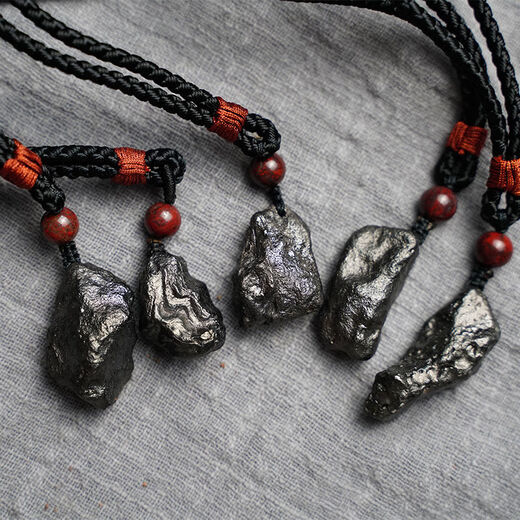 Zhou Runxi Xinjiang Wucaiwan natural iron silicide meteorite raw stone pendant fidelity universe boutique pendant men and women star jewelry randomly shipped about 20 grams