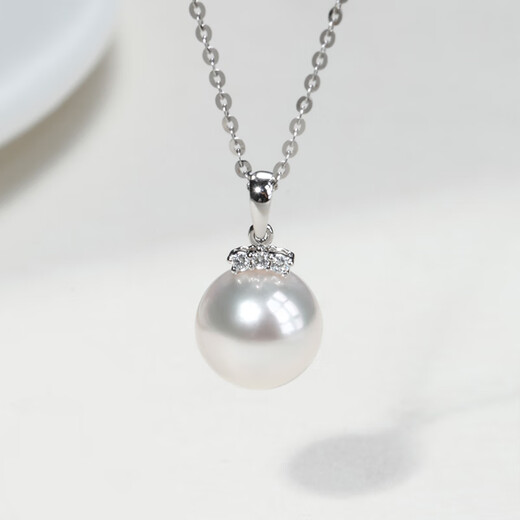 GiO Jewelry Akoya Saltwater Pearl Necklace 18K Gold with Diamonds as a Birthday Gift for Wife