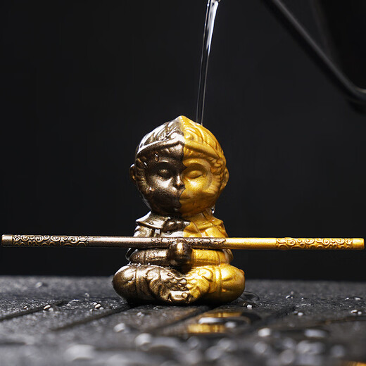 Shantou Lin Village purple sand tea pet small ornaments can be raised to color changing black myth Sun Wukong destiny man peripheral tea room tea table decorations full color changing purple sand pious saint + golden hoop