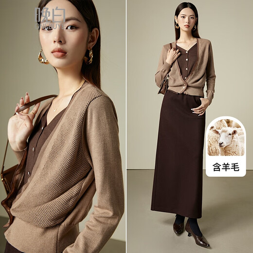 Late white new product 2025 winter fashion simple casual sweater temperament fake two-piece V-neck wool sweater for women coffee color M