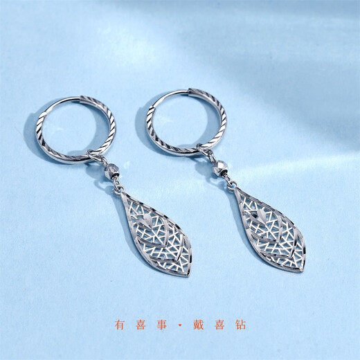 Diamonds are in stock and shipped in seconds. Platinum rhombus earrings, earrings, earrings for women, versatile and attractive as a gift for your girlfriend. Platinum is about 2.44g/pair.