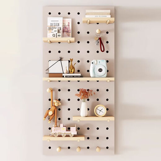 The middle shopkeeper displays the hole board at the door of the entrance hall. The wall shelf is solid wood display rack. The panda storage hole board is customized. Cream white clouds + hidden mirror 110x220cm solid wood ecological board.