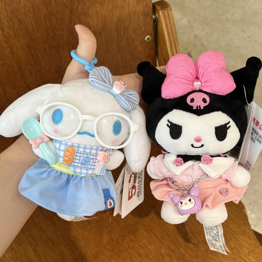 Sanrio (SANRIO) genuine plush Internet celebrity Kuromi cinnamon dog keychain pink and blue scarf skirt with charm bag pendant pink shirt skirt Kuromi