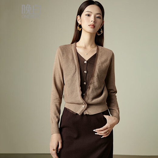 Late white new product 2025 winter fashion simple casual sweater temperament fake two-piece V-neck wool sweater for women coffee color M