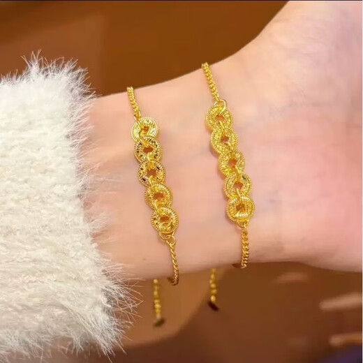 The Five Emperors Exploding Ice Golden Bracelet has a lot of money and does not fade for a long time. It is good luck to wear it to show your style and aura. It is versatile. The Golden Five Emperors Money Bracelet