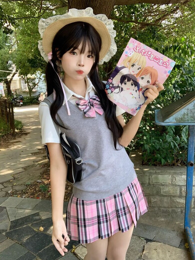 Girls 18 original jk uniform genuine plaid skirt sweater vest vest jk suit college style female autumn and winter stacking gray vest + Zi Feiyu + bow tie hanger airplane box XS