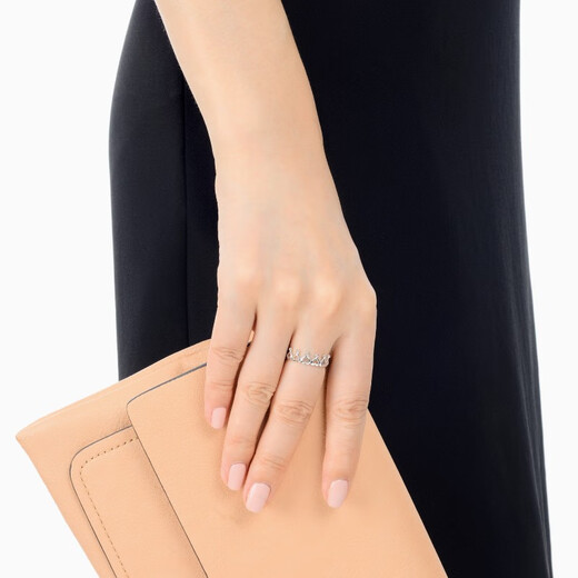 Chow Sang Sang Pt950 platinum ring platinum heart-to-heart crown wedding ring for women 89082R Price 15 turns - 2.67 grams (including labor cost 360 yuan)