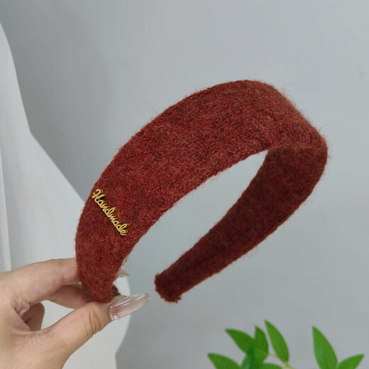 Autumn and winter widened woolen headbands for women 2025 new style pressed hair wash hairpin letter style high-end headband wine red