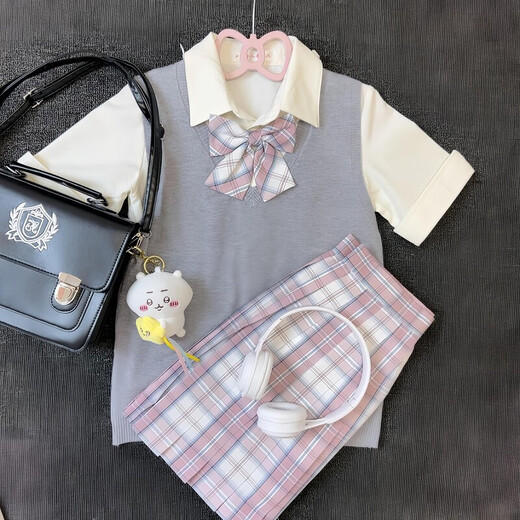 Girls 18 original jk uniform genuine plaid skirt sweater vest vest jk suit college style female autumn and winter stacking gray vest + Zi Feiyu + bow tie hanger airplane box XS