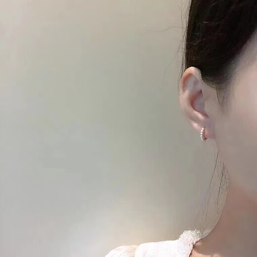 DAVA Outlets 18K gold high-end simple and compact pearl earrings exquisite earrings and buckles for women accessories 70 pearl earrings