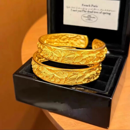 Wedding wide loach back tire peony flower gold-plated bracelet imitation three gold solid retro bracelet niche gift peony flower bracelet-1 piece exquisite gift box