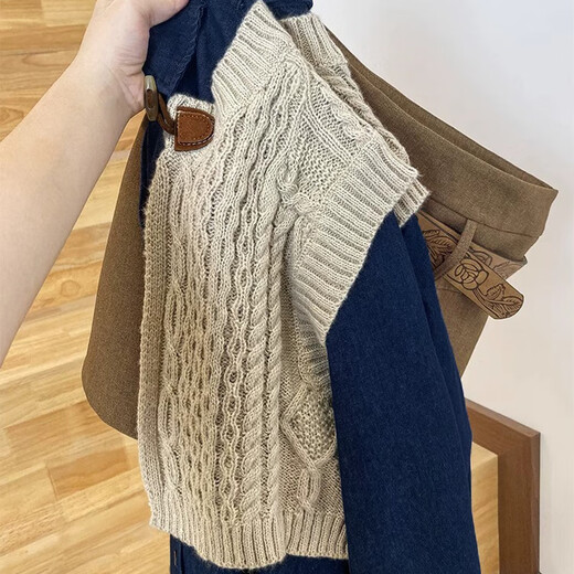 Xiaohongshu’s most popular style is layered with two-piece autumn and winter tops, a retro denim shirt and a sweater vest. Dark blue denim shirt S 80100Jin Jin is equal to 0.5kg. One size fits all