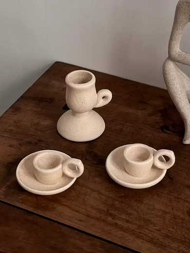 Yusenyi ornaments are decorated with Scandinavian rustic decorative candlesticks, ancient family aromatherapy folklore decoration, ceramic soft road, corner finger short style