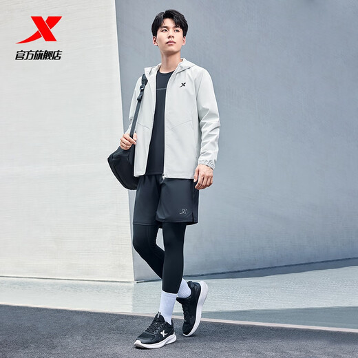 Xtep Cortavientos de Doble Capa Chaqueta Repelente al Agua para Hombres Chaqueta Nueva de otoño Ropa de Entrenamiento para Correr Ropa de Pesca al Aire Libre Polvo Gris-Clásico Simple M