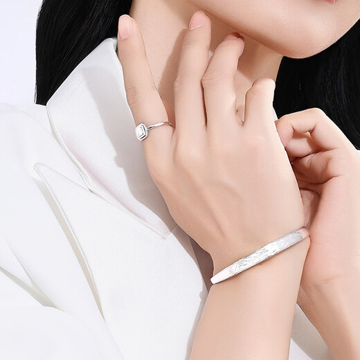 Wanfulong sparkling car flower sugar cube platinum ring PT950 platinum all-match live ring live ring can be freely adjusted 3.42g