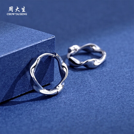Chow Tai Sang platinum earrings for women PT950 platinum Möbius ring earrings birthday gift for girlfriend Platinum Love Endless Earrings 3.82g