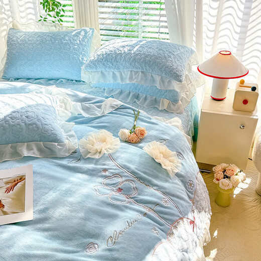 Montmartre princess style winter new style about 11Jin Jin equals 0.5kg heavy milk velvet bed cover four-piece set thickened double-sided velvet bed cover three-piece set Dream Garden--Baby Blue 1.5m bed cover four-piece quilt cover 200*230