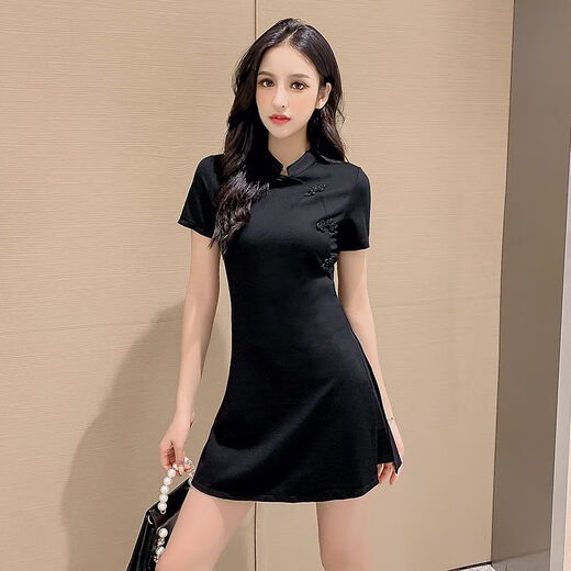 Wei Jie's Cheongsam ist für ein Fotoshooting im nationalen Trend eines neuen Kleides mit schlankem Fit und Slim Socialite Little Black Rock Women's Summer verbessert.