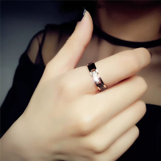 Ji Sifan light luxury brand fashion jewelry ring for women, high-end Valentine's Day gift for girlfriend and wife on birthday and anniversary, fashionable contrasting color ring - black stripe and diamond model, US No. 4 (with gift box), counter No. 5~7