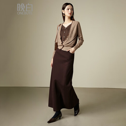 Late white new product 2025 winter fashion simple casual sweater temperament fake two-piece V-neck wool sweater for women coffee color M