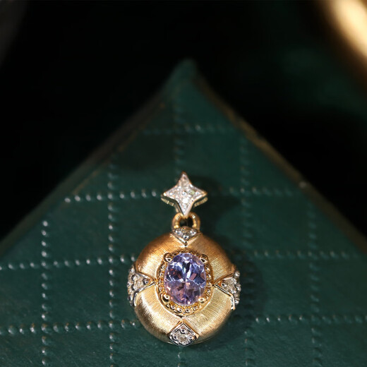 18K Gold Natural Tanzanite Pendant Natural Diamond Inlaid Exquisite Daily Tanzania Does Not Include Chain