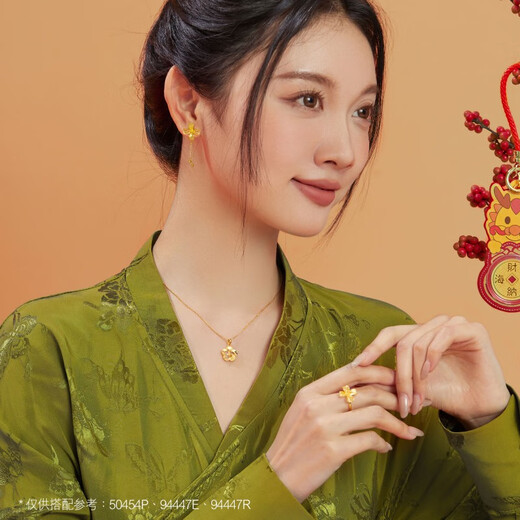 Chow Sang Sang Wing series butterfly love flower gold pendant, pure gold flower lining butterfly pendant without necklace, priced at 50454P, 2.82 grams (including labor cost of 100 yuan)