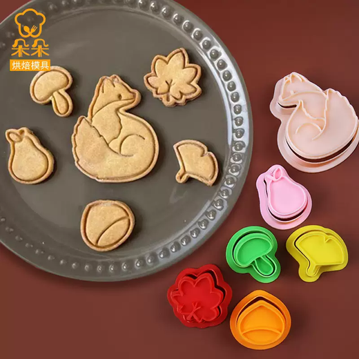 Yusenyi ins style cartoon cookie mold squirrel pine maple leaf cookie fondant three-dimensional press printing baking tool ins pony ins pony 1g