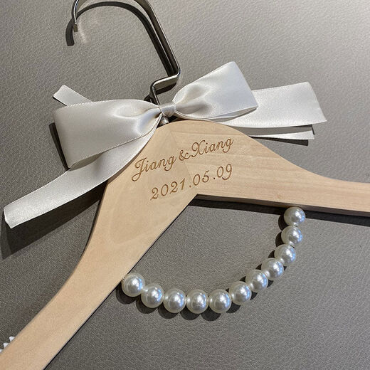 Yusenyi Wedding Hanger Customized Name Souvenir Bride and Groom Wedding Dress Support Log Log Wedding Dowry Extra Thick Log Girls Customized Engraving in the Middle