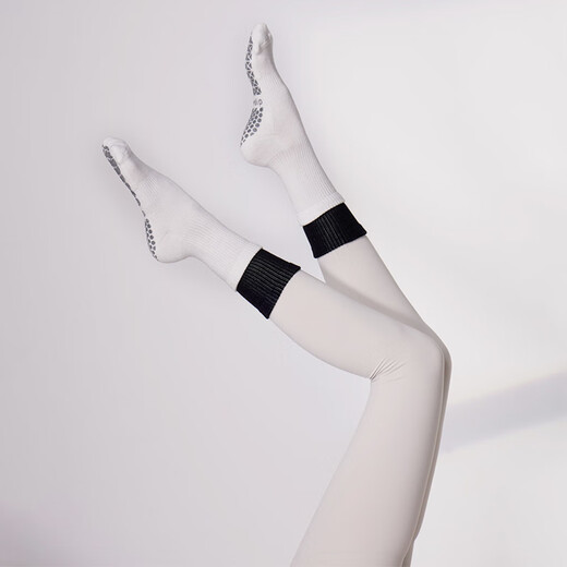 Duofanlian Pilates five-finger yoga socks non-slip adult indoor sports socks calf pressure socks autumn and winter floor socks double layer white and black one size fits all