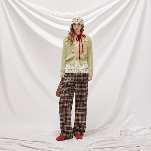 UNIFREE马海毛水貂绒V领针织衫女软糯绒感修身立体花朵开衫 绿色 均码