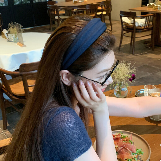 Autumn and winter style headbands with fabric texture, gentle atmosphere, high-top anti-slip headbands, niche high-end hair accessories, headbands - gray