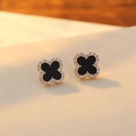 Four-leaf clover earrings for women, elegant and elegant 2025 new popular ear jewelry, high-end light luxury earrings 1 black four-leaf clover earrings