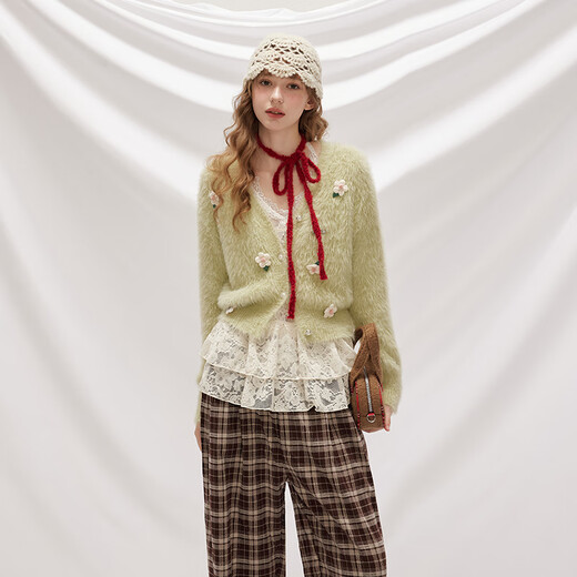 UNIFREE马海毛水貂绒V领针织衫女软糯绒感修身立体花朵开衫 绿色 均码