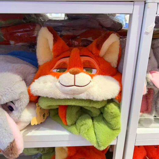 Huan Shuai Zootopia's same style hooded scarf. Three-in-one warm, soft and cute. Couple's best friend's movie star in autumn and winter. Fox Nick hooded scarf + gloves. High-end quality/fine workmanship.