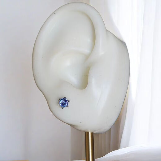 Fat Donglai's same style tanzanite stud earrings 4mm natural light color whole body S925 silver screw mini not single