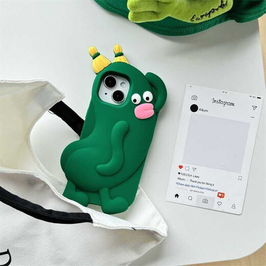 Yusenyi Cucumber mobile phone funny arm cucumber elf Apple 16promax mobile phone case 16/15/14/13/12pro anti-fall 16pro cucumber elf green single shell Apple 14pro