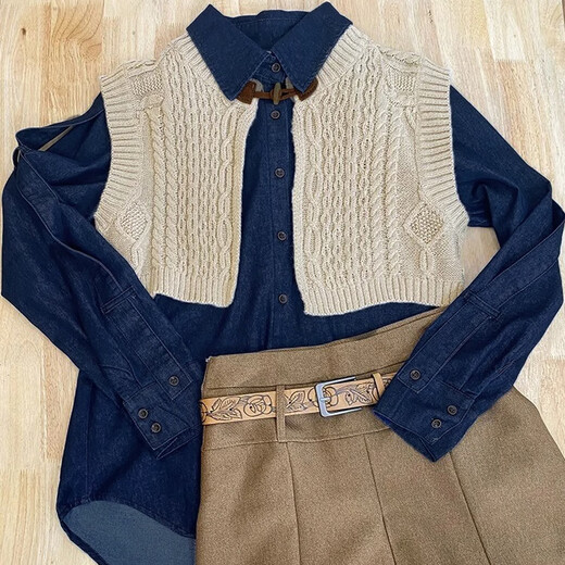 Xiaohongshu’s most popular style is layered with two-piece autumn and winter tops, a retro denim shirt and a sweater vest. Dark blue denim shirt S 80100Jin Jin is equal to 0.5kg. One size fits all