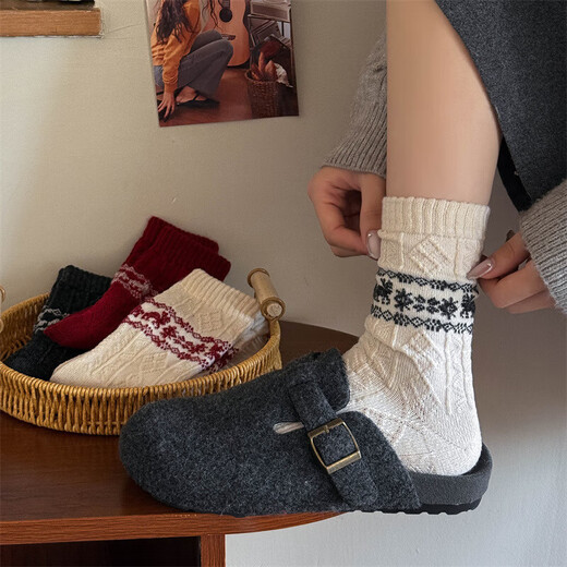 Fair Isle Wool Socks Women's Mid-Stocks Autumn and Winter Thickened Warm Christmas Snowflake Deer Stockings Red Three Pairs 14 Years Old and Over 35-40 Sizes