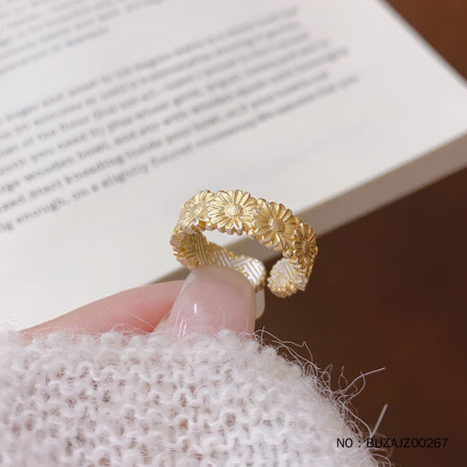 Old temple solid silver ring with gold-plated small daisies and blooming solid silver rose rings as a gift for your girlfriend and wife. Small daisy ring