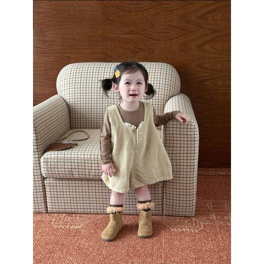 Girls overalls set baby autumn style corduroy jumpsuit versatile long-sleeved T-shirt two-piece set khaki overalls 80 cm