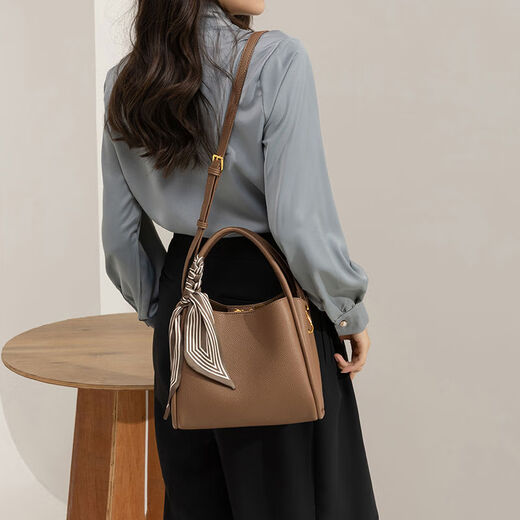 Handbags for women 2024 new fashionable and atmospheric bucket women's bags for mothers, middle-aged women's crossbody bags for women, elephant gray silk scarf, versatile for the season