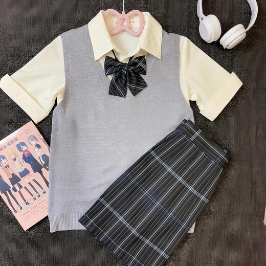 Girls 18 original jk uniform genuine plaid skirt sweater vest vest jk suit college style female autumn and winter stacking gray vest + Zi Feiyu + bow tie hanger airplane box XS