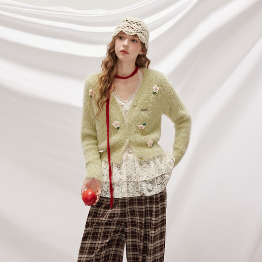 UNIFREE马海毛水貂绒V领针织衫女软糯绒感修身立体花朵开衫 绿色 均码