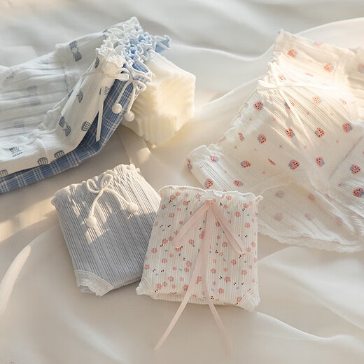 Universal underwear for women, pure cotton, all-season thin, high elastic breathable mid-waist triangle shorts for girls and students, crushed strawberry 105~135