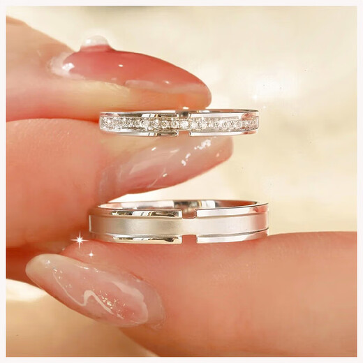 Lao Fengxiang's perfect match couple rings for men and women, a pair of sterling silver butt marriage proposals, Valentine's Day birthday gifts for men and women, a perfect match ring for men and women - the ultimate gift box