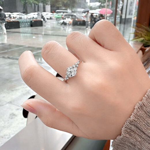 IDC Henan artificially cultivated diamond platinum wedding ring 18K gold Valentine's Day Berlin love letter wedding engagement diamond ring 18k gold D color VVS/3EX/NGIC certificate 30 points heavy gold version