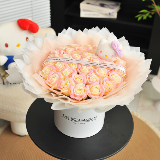 Spend time with hellokitty bouquet, eternal flower roses, simulated soap bouquet, give your girlfriend and best friend a New Year's Eve birthday gift, and make your dream come true this summer. 52 flamingo pink roses-kitty doll