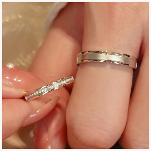 Lao Fengxiang's perfect match couple rings for men and women, a pair of sterling silver butt marriage proposals, Valentine's Day birthday gifts for men and women, a perfect match ring for men and women - the ultimate gift box